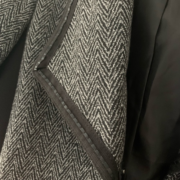 Tahari black womens blazer. Wore once like new. - Picture 5 of 6